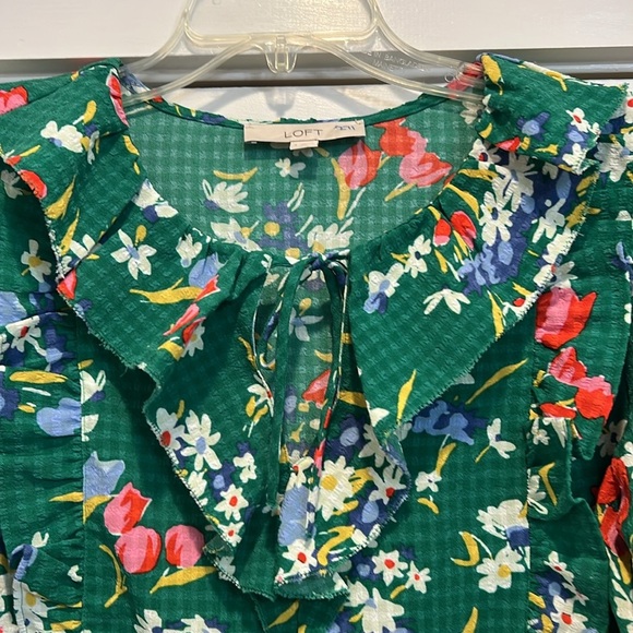 Loft Floral Green Women's Top size small. - Picture 4 of 10